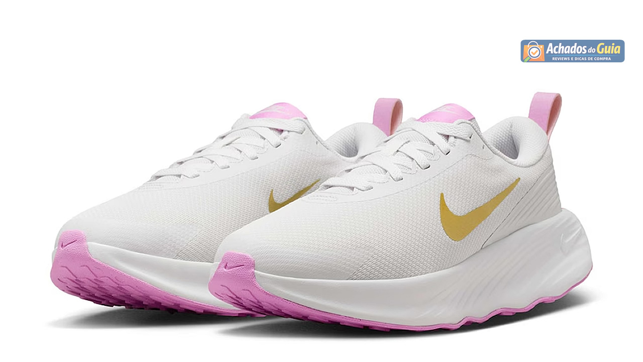 ênis Nike Revolution 7 Feminino em colorway branco e rosa, ideal para academia e corrida em 2026